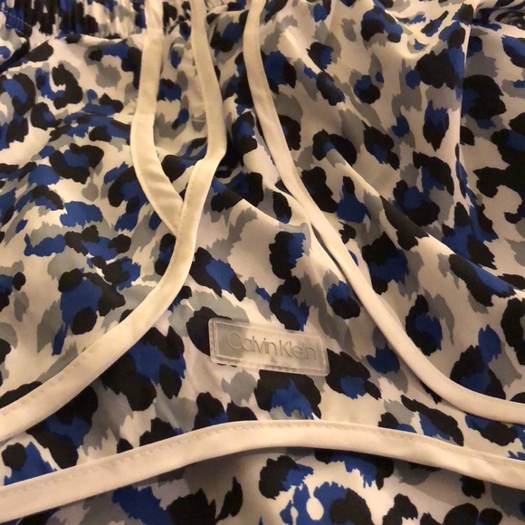 Calvin Klein Running Shorts w/ pockets
NWT Jaguar Blue/Black Size: L - Picture 2 of 6